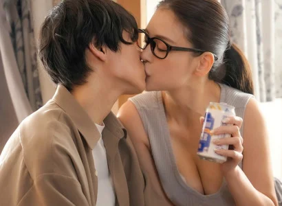 Anh chàng bị cắm sừng trong đau khổ được chị hàng xóm an ủi bằng những cử chỉ ấm áp