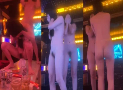 Người đẹp cởi đồ thoát y và múa máy loạn xạ ở quán karaoke